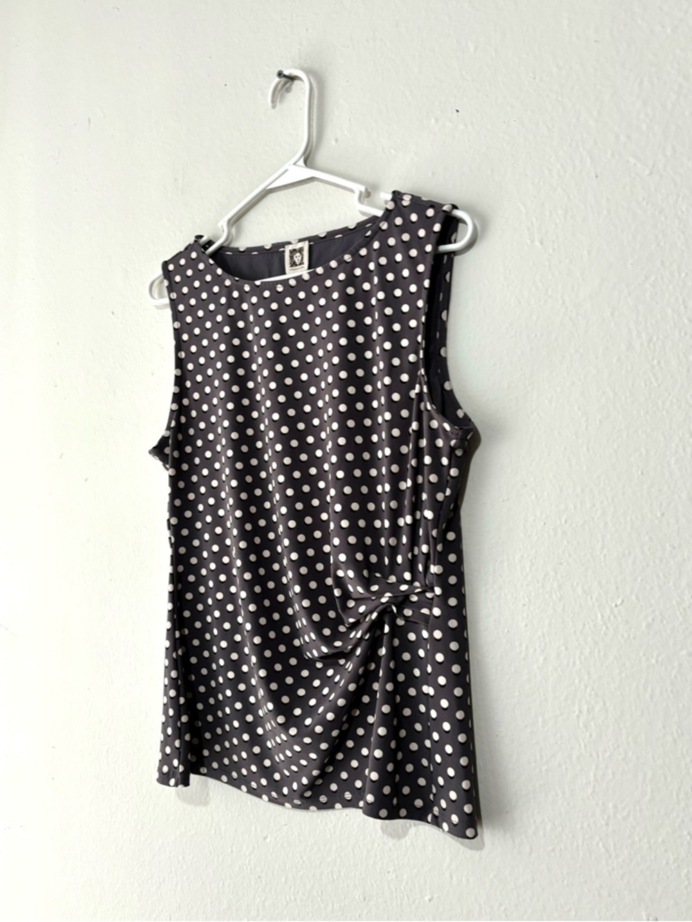 Anne Klein sleeveless polka dot blouse side-ruched size medium black and white - Picture 5 of 5